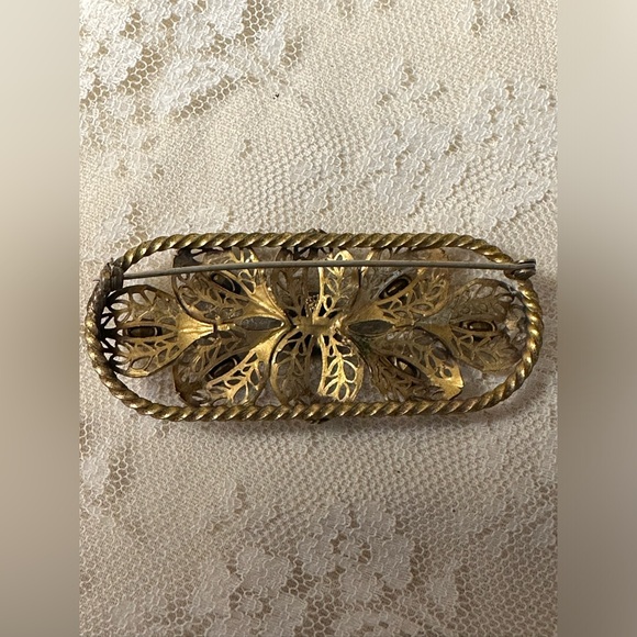Vintage Gold Toned Filigree Brooch with Multicolored Gems no signature - Picture 3 of 9